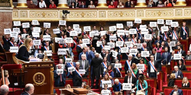 Francia, riforma pensioni: cosa può fare ancora l’opposizione
