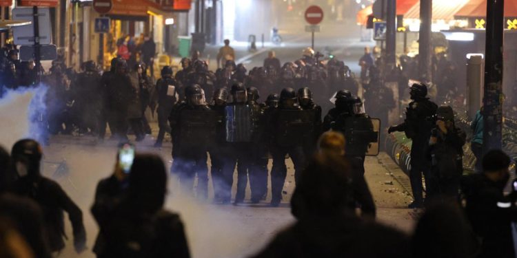 Riforma pensioni Francia, 128 arresti ieri sera