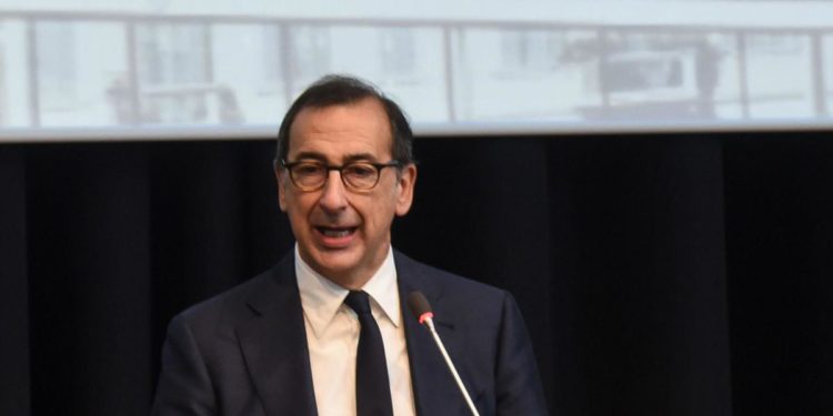 Milano, Sala su stop registrazione figli coppie omogenitoriali: “Passo indietro”