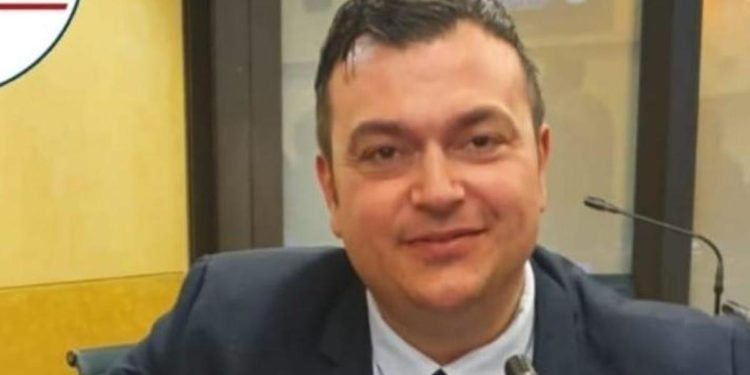 Accusa di molestie, Fratelli d’Italia sospende Joe Formaggio