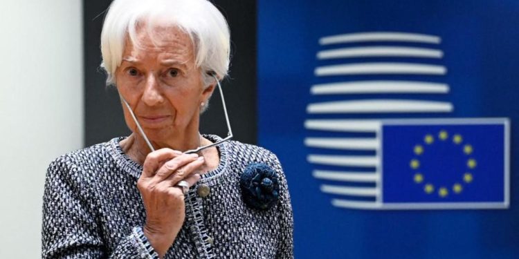 Banche, non c’è allarme Ue: “Settore forte e Bce pronta se serve”