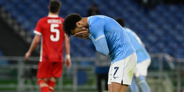 Conference League, Lazio-Az 1-2 in andata ottavi di finale