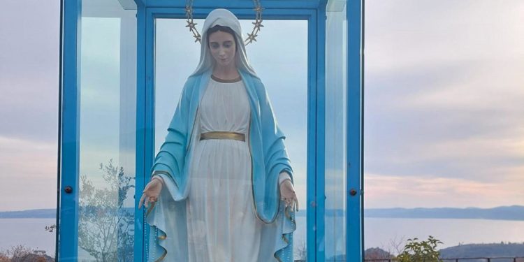 Trevignano, la Madonna piange sangue. Il sindaco: “Non cerchiamo notorietà”