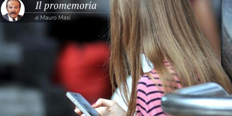 Social network, accesso vietato agli under 15: la proposta francese