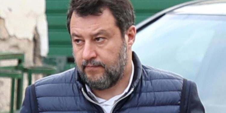 Migranti, Salvini: “Disgustoso pensare che Guardia costiera li lasci morire”