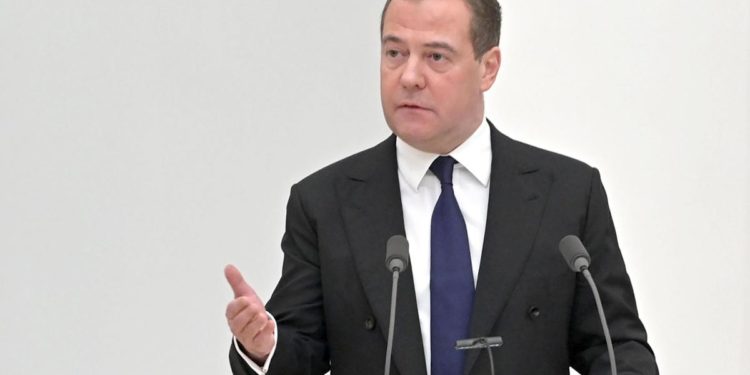 Nord Stream, Medvedev: “Lupi solitari dietro sabotaggio? Siamo a Hollywood”