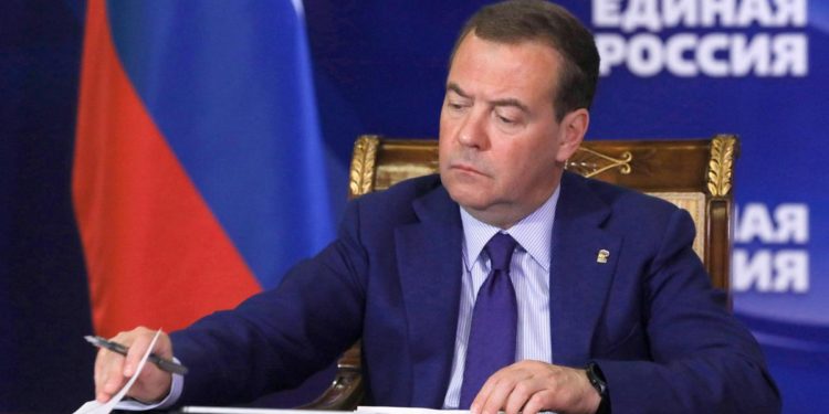Russia, Medvedev: “Armi a Ucraina avvicinano apocalisse nucleare”