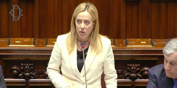 Meloni alla Camera, polemica con opposizioni: “Dette falsità, su Cutro calunnie”