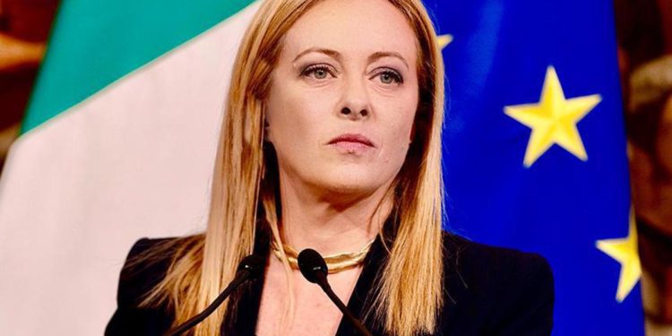 Sondaggi politici, Fdi sotto 30% e Meloni ‘batte’ Schlein