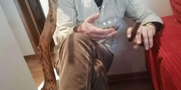 Coppia arrestata, foto Messina Denaro nel loro salotto