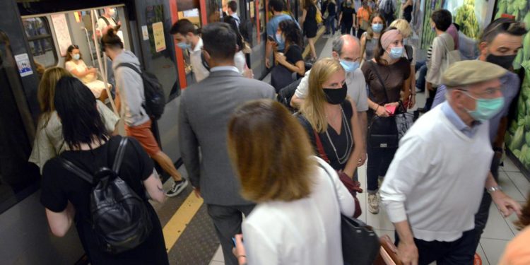 Video borseggiatrici Milano, consigliera Pd: “È violenza”. Polemica sui social