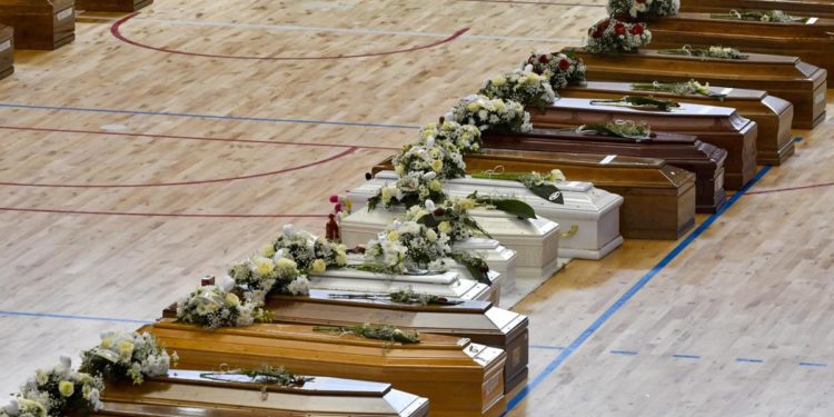 Naufragio migranti Crotone, oggi Mattarella alla camera ardente