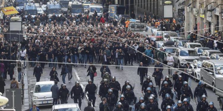 Scontri Napoli, Piantedosi: “Frange tifosi sempre più violente preoccupano”