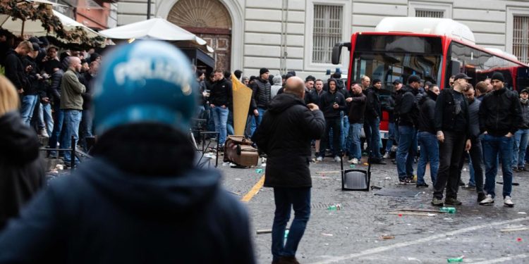 Eintracht Francoforte: “Tifosi del Napoli hanno attaccato”