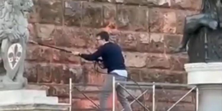 Firenze, Nardella: “Blitz attivisti sfregio alla nostra storia”