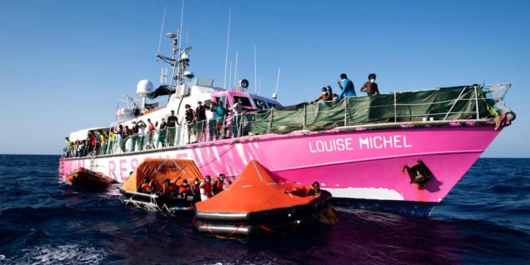 Louise Michel fermata a Lampedusa: stop a nave di Banksy, ecco perché