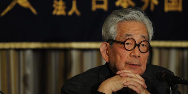 Addio a Kenzaburo Oe, ‘scomodo’ premio Nobel letteratura del Giappone