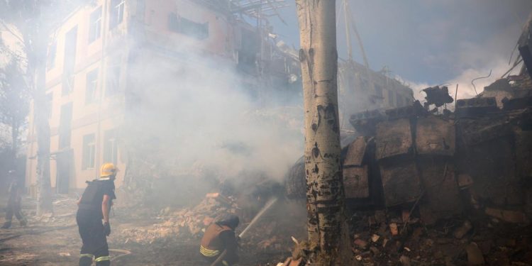 Ucraina: esplode mina navale a Odessa, raid Russia nel Donetsk