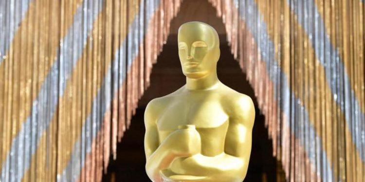 Oscar: dai jeans di Lady Gaga all’idratante di Hugh Grant, ecco i momenti top