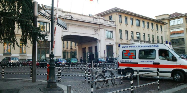 Torino, cieco recupera vista grazie ad autotrapianto: prima volta al mondo