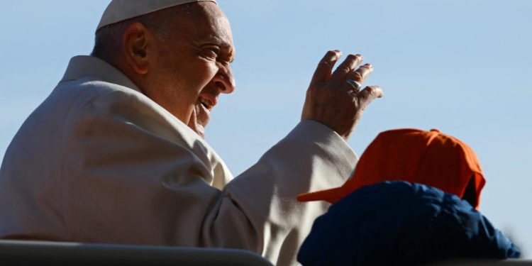 Papa Francesco ricoverato, la testimonianza: “In udienza appariva provato”