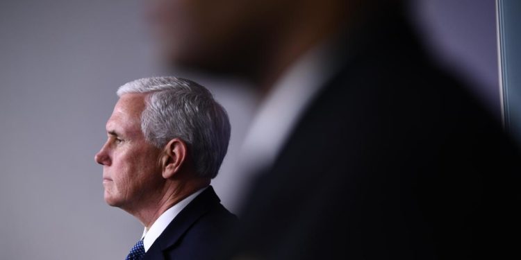 Pence: “Trump incriminato? Un oltraggio, è persecuzione”