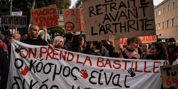 Pensioni Francia, oltre un milione in strada contro la riforma