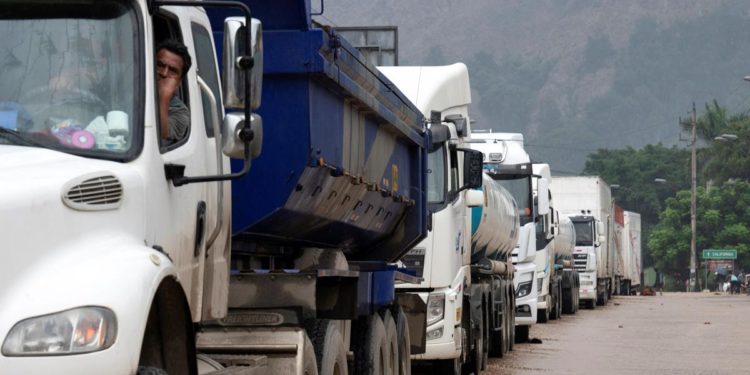 Perù, bus cade in un dirupo: 6 morti e 11 feriti