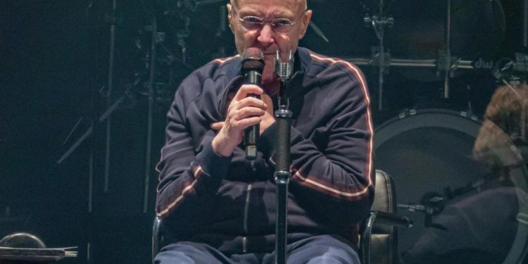Phil Collins, “la malattia peggiora: ormai è immobile”