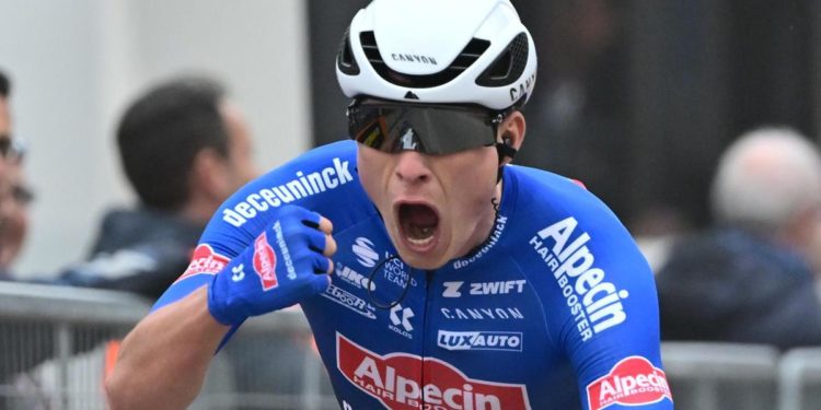 Tirreno-Adriatico 2023, Philipsen vince terza tappa