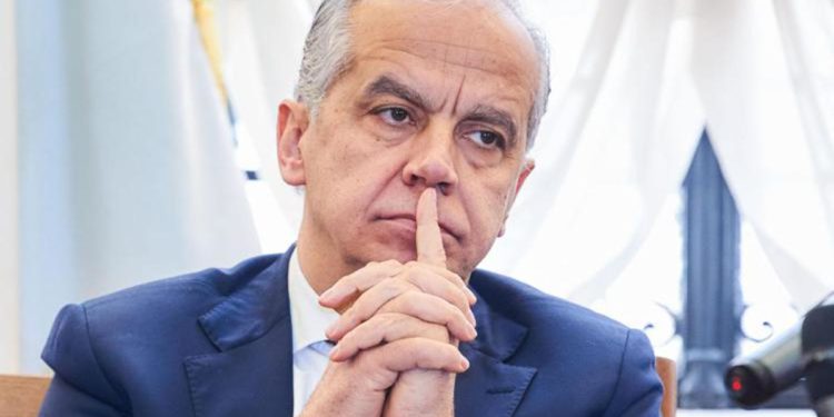 Migranti, Piantedosi: “Nessun pregiudizio su incremento quote regolari”