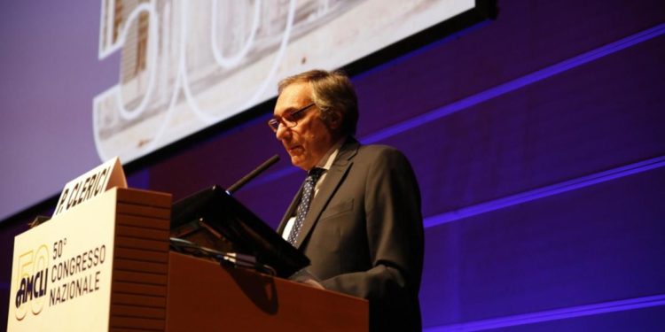 Sanità, microbiologo Clerici: “Antibioticoresistenza minaccia per salute pubblica prossimi anni”