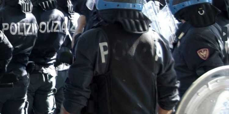 Roma-Feyenoord, verso divieto vendita biglietti a ultrà olandesi