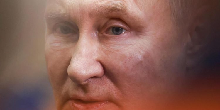 Russia, l’audio ‘rubato’ che accusa Putin: “È Satana, ha seppellito il Paese”