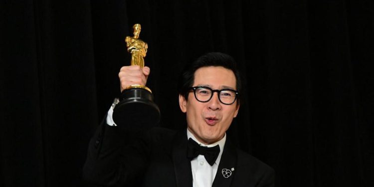 Oscar 2023, vince Ke Huy Quan: il ‘bambino’ di Indiana Jones e dei Goonies