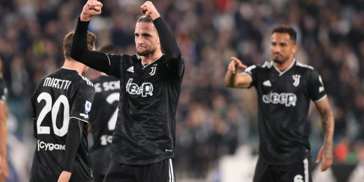 Juventus-Sampdoria 4-2, poker bianconero e Allegri sale – Video