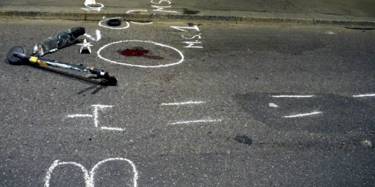 Milano, investe uomo in monopattino e scappa: arrestato per omicidio stradale