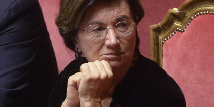 Maternità surrogata, Roccella: “Spero ampia convergenza”. Pd boccia legge