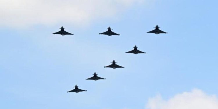 Caccia Gb e tedeschi intercettano velivolo russo su spazio aereo Estonia