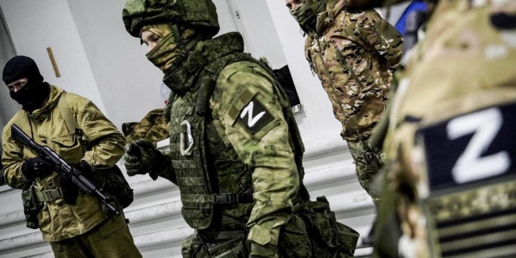 Casa Bianca: “Americani lascino subito Russia”. Putin mobilita altri 147mila soldati