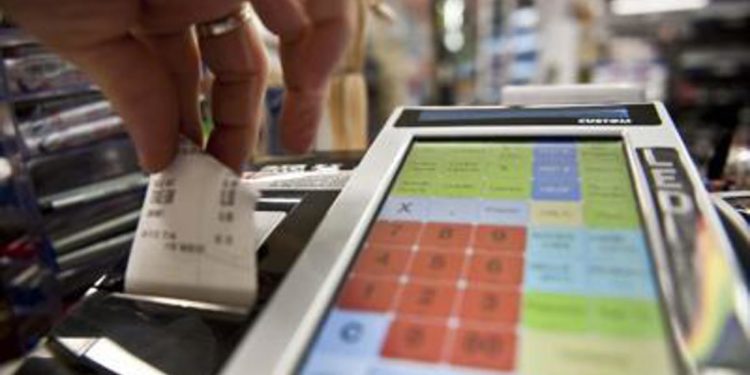 Vola il cashless, lo scontrino è sceso a 40 euro