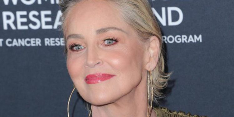 Sharon Stone in lacrime: “Ho perso la metà dei miei soldi”