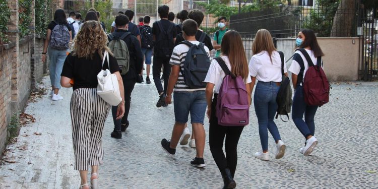 Maturità 2023, mancano 100 giorni: torna la voglia di festeggiare