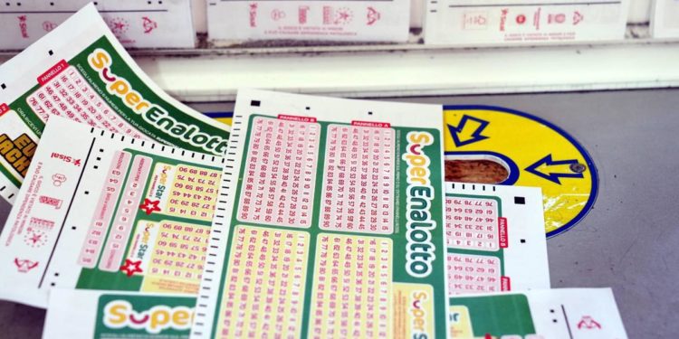 Superenalotto, numeri estrazione vincente oggi 4 marzo 2023