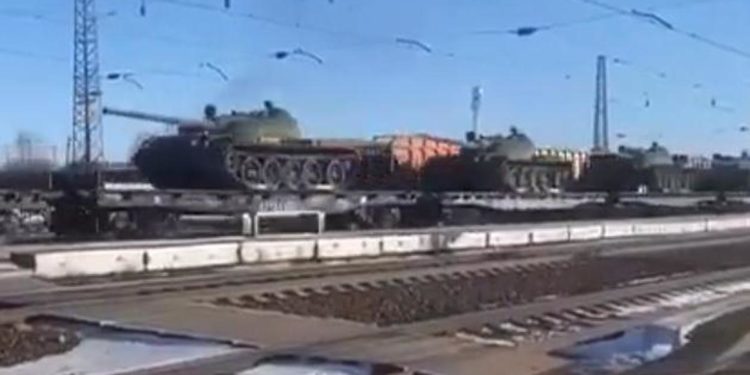 Ucraina, la Russia usa tank di 70 anni fa – Video