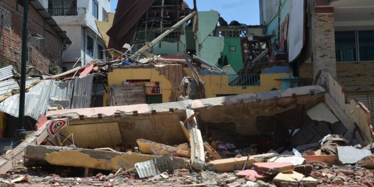 Ecuador, terremoto di magnitudo 6,8: almeno 4 morti