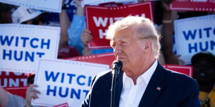 Trump incriminato per caso Stormy Daniels: “Oltre 30 capi d’accusa”