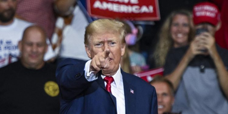 Usa, Trump: “Martedì mi arresteranno, riprendiamoci il Paese”