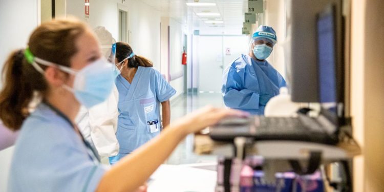 Covid Italia, ricoveri in calo in ultima settimana: report Fiaso