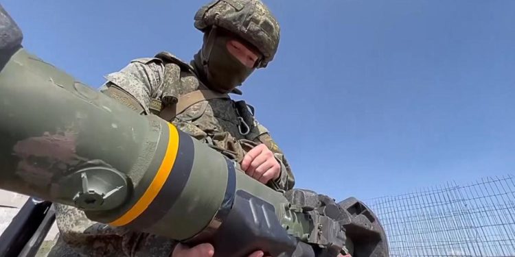 Ucraina, esplosioni a Melitopol. Russia accusa: “Nato partecipa direttamente a guerra”